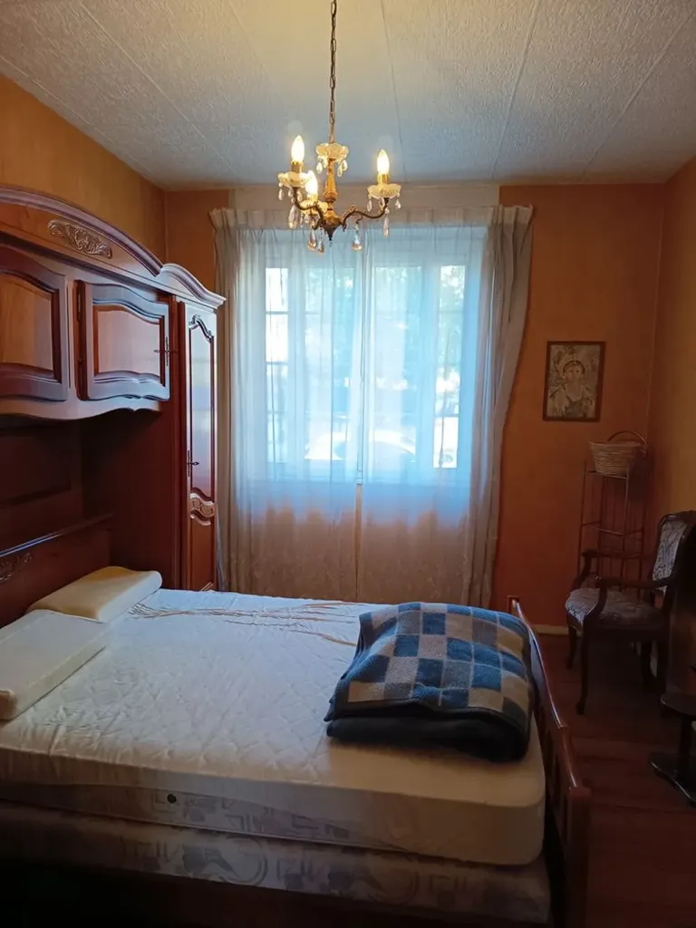 Chambres - Appartement Meublé avec Garage dans Résidence Calme