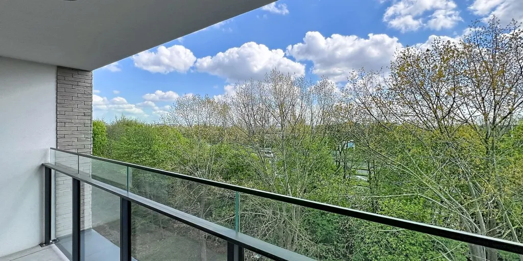 Balcon - Appartement avec Terrasse et Parking à Schaarbeek