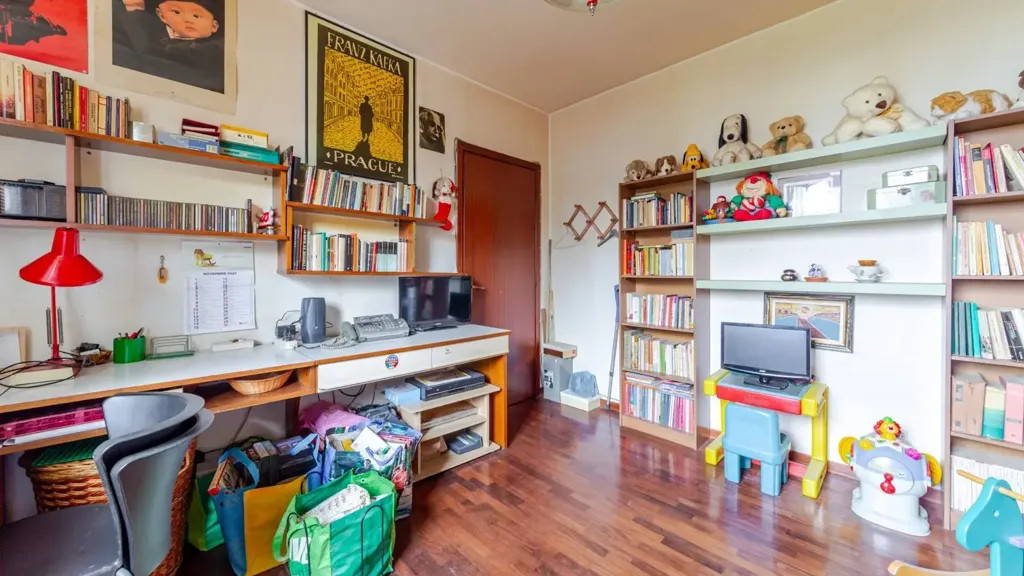 Bureau - 4-Bedroom Apartment with Terrazzo in Milan