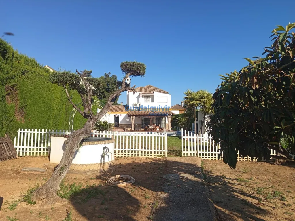 Garden - Independent Chalet with Pool in Cerros de Montequinto
