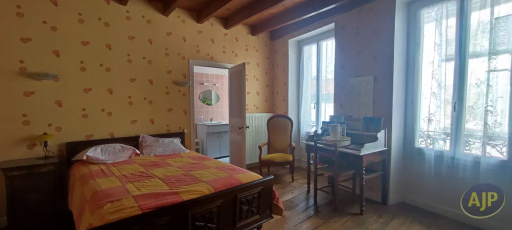 Chambres - Maison de Ville Charmante avec Jardinet à Pons
