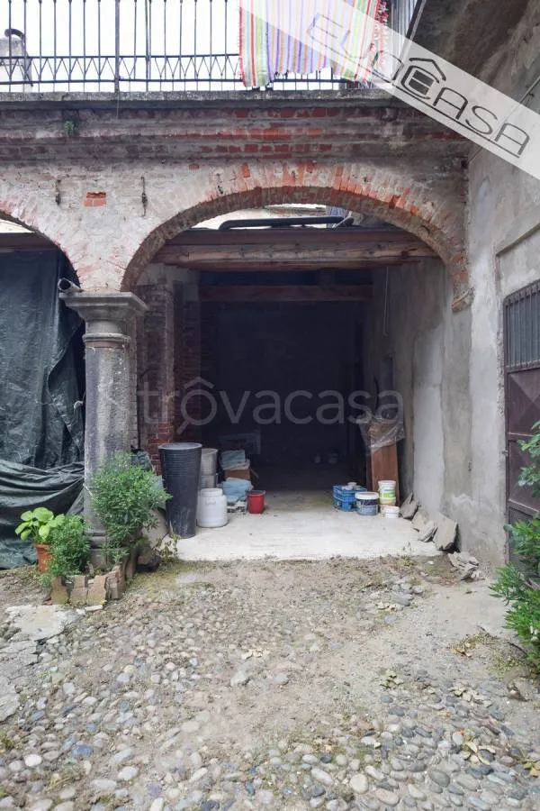 Aed - Rustic Apartment with Balcony in Bricherasio