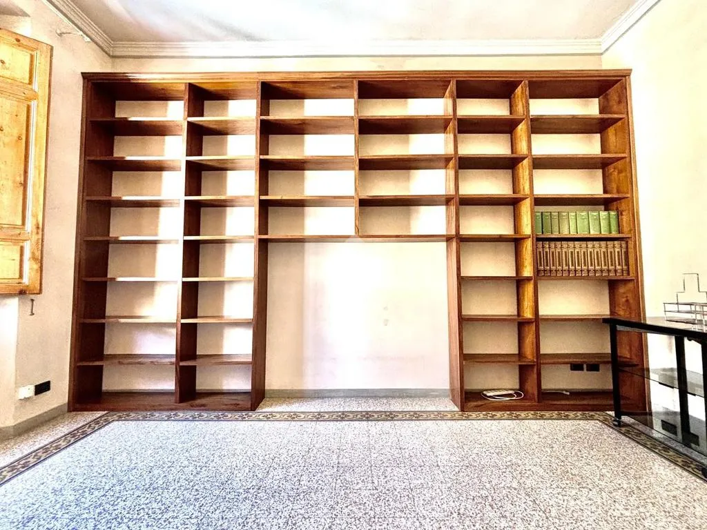 Bureau - 1930s Apartment with Balcony in Florence