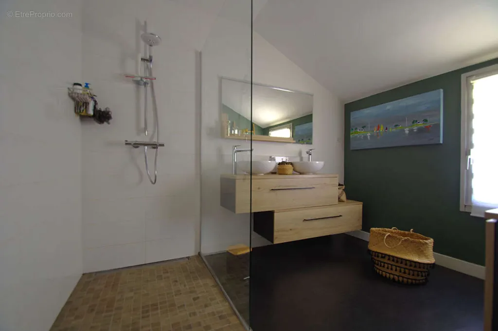 Salles de bain - Maison Familiale avec Jardin à Vertou