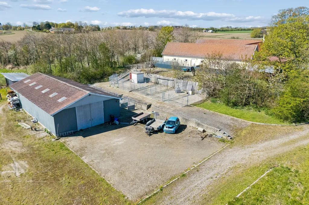 Õhuvaade - Mixed-Use Property with Kennel in Ruds Vedby
