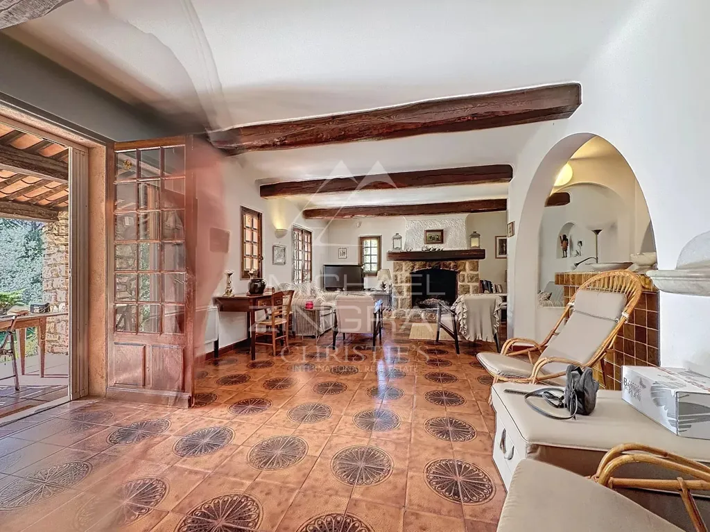 Elutuba - 11-Piece Villa with Equestrian Potential in Callas