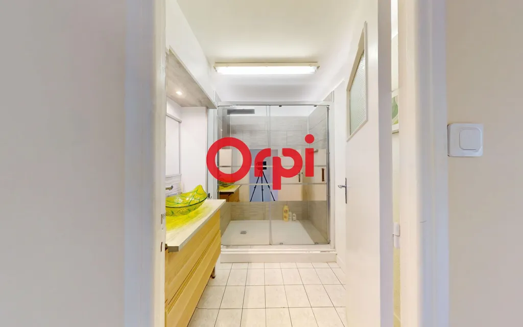 Salles de bain - Appartement T4 avec balcon à Hyères Centre-Ville