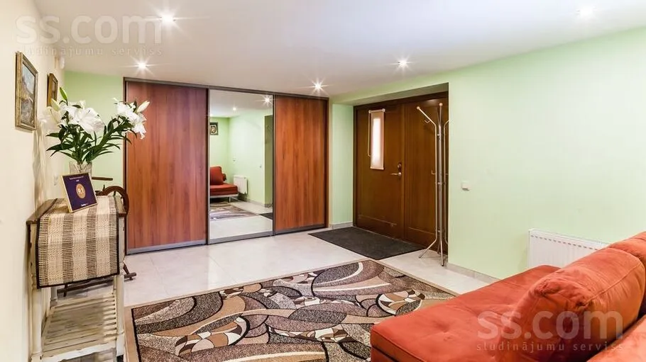 Ingresso - Apartment with Lake View in Riga's Berģi