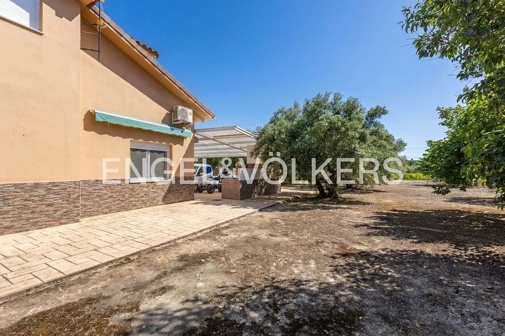 Välivaade - Equestrian Estate with Pool in Enguera