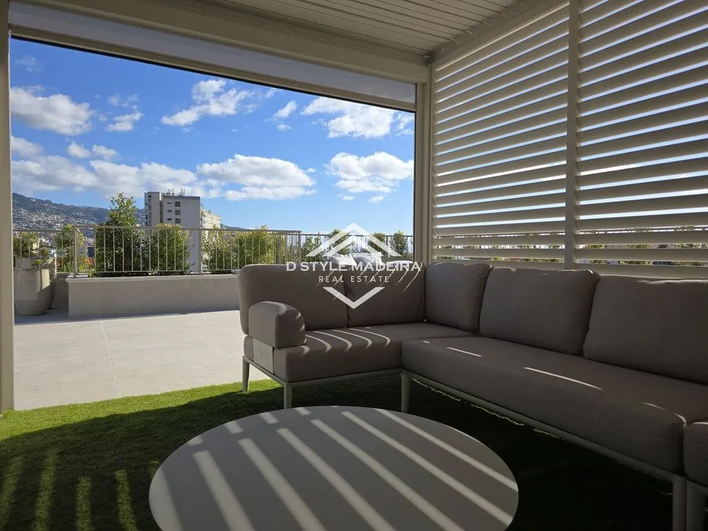 Terrace - Luxury Flat with Pool in Funchal, Madeira