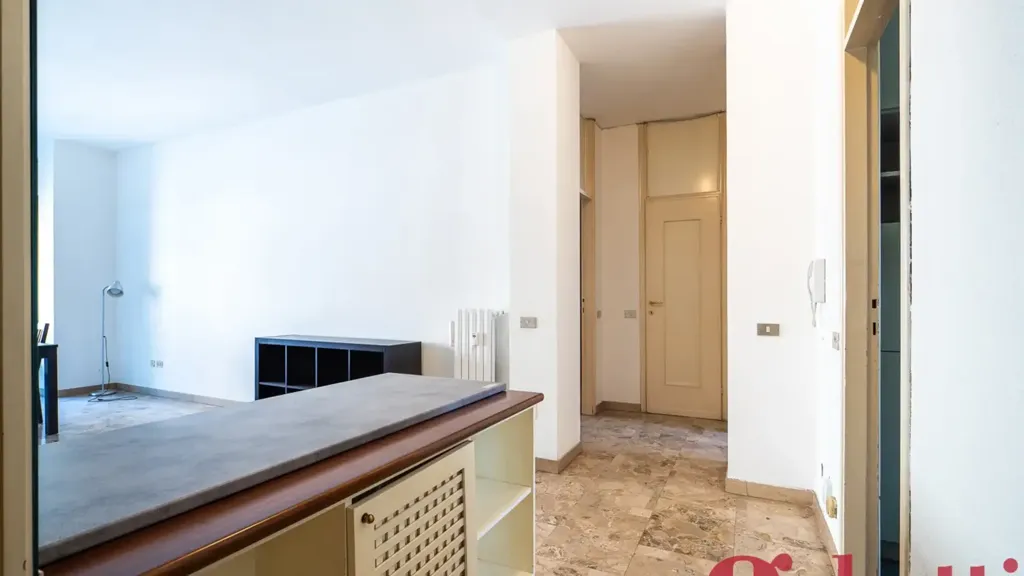 Entrée - Triplex with Balconies in Lambrate, Milan