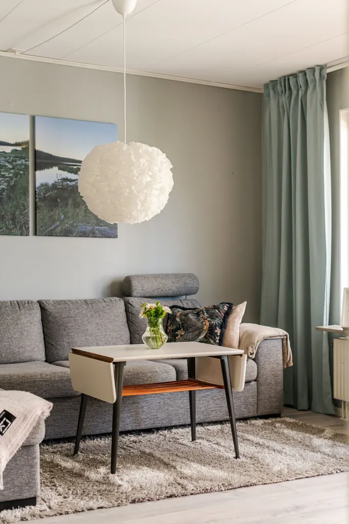 Elutuba - Apartment with Balcony in Mantorp