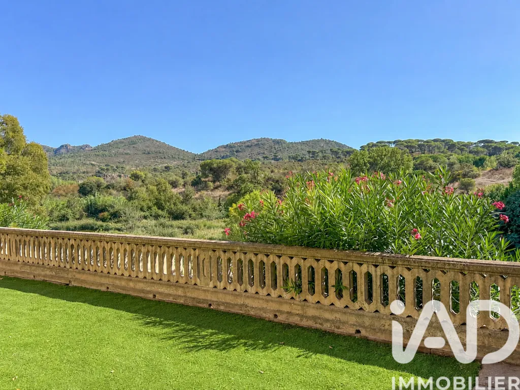 Aed - 17th-Century Villa with Pool in Le Muy