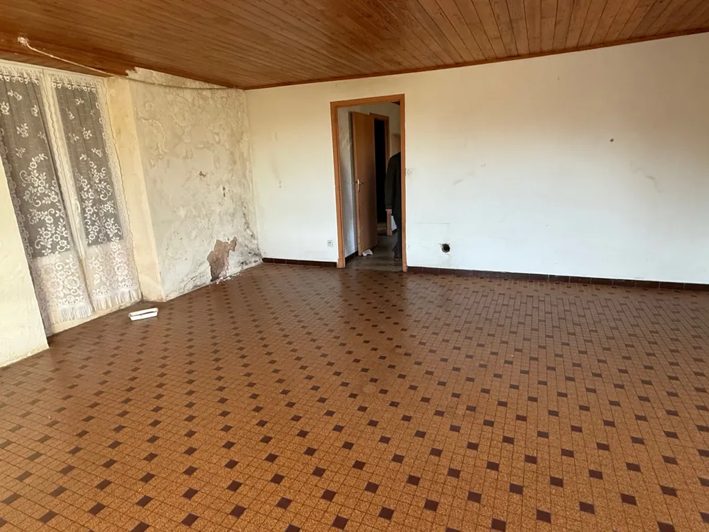 Pièces - Maison en Pierre avec Grand Terrain à Gavaudun