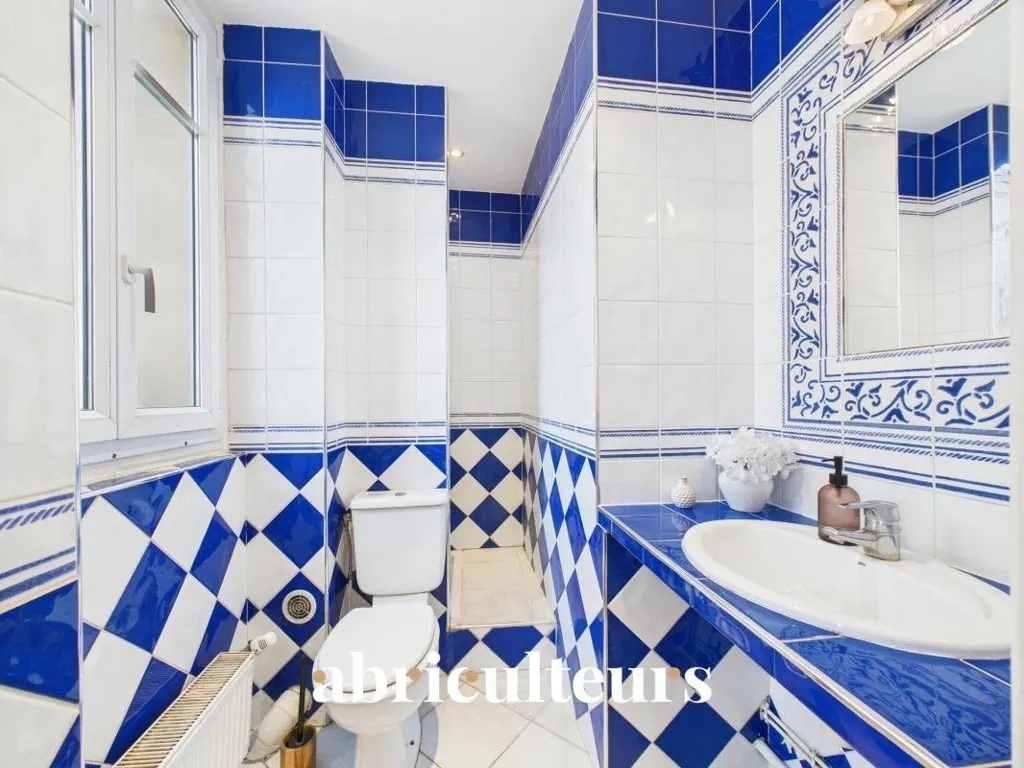 Salles de bain - Appartement Familial avec Vue Dégagée à Paris 20ème