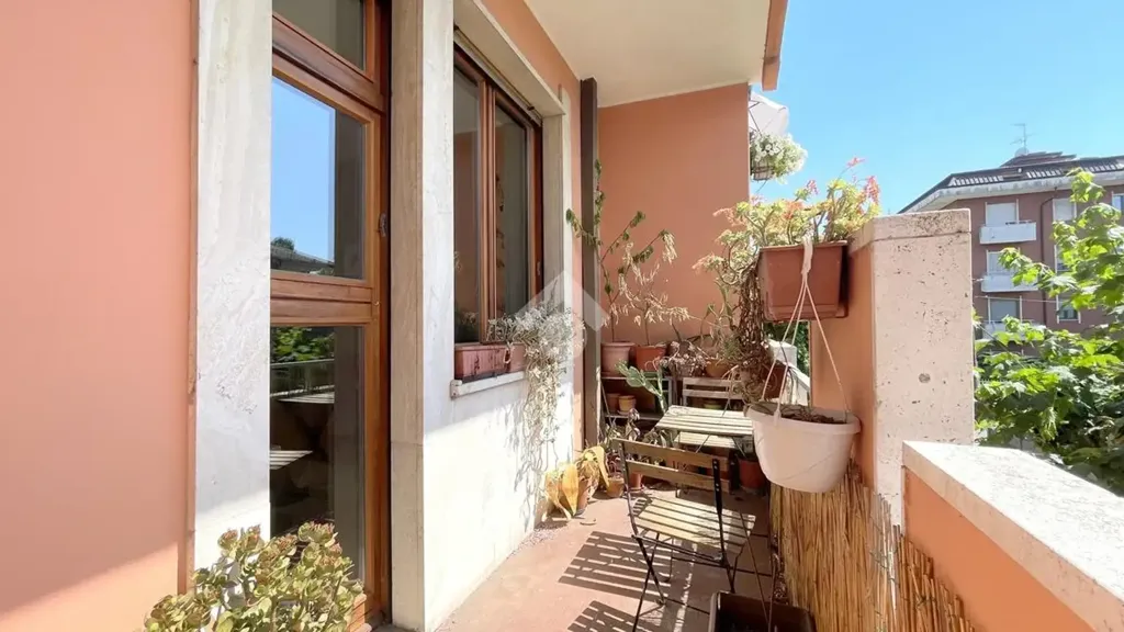 Rõdu - 3-Bedroom Apartment with Balcony in Cornaredo