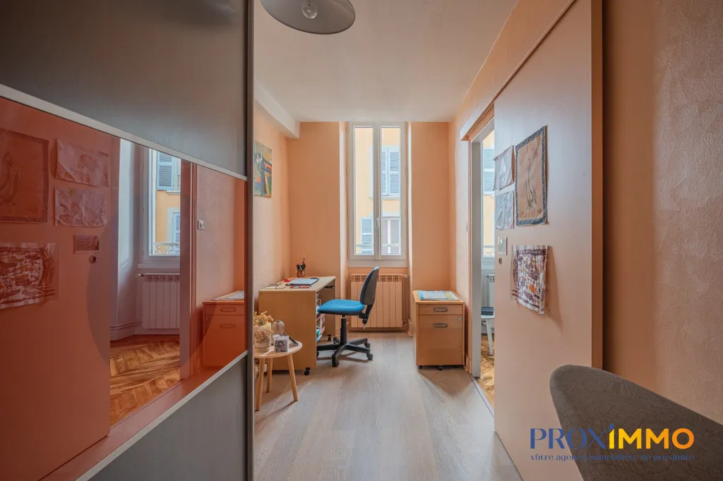 Office - Flat with Terrace in Central Voiron