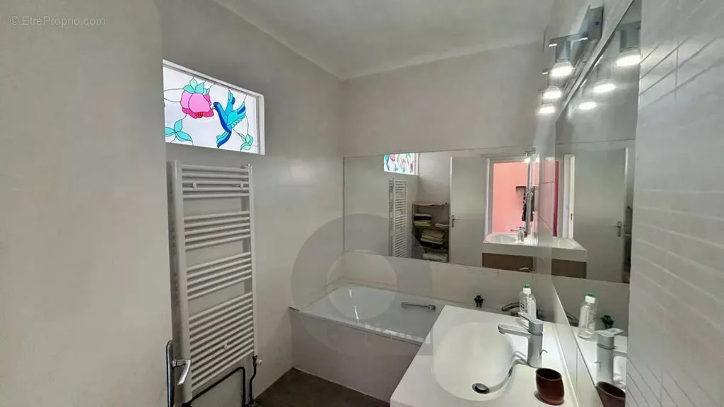 Vannitoad - 4-Piece with Sea View in Menton Garavan