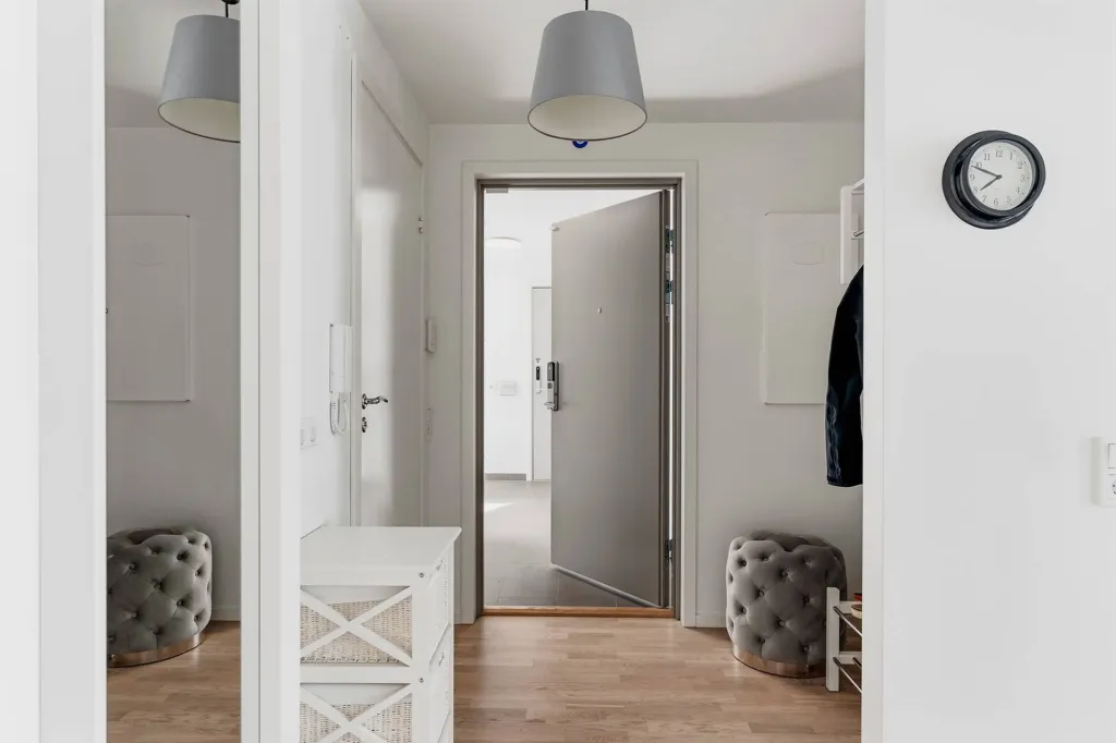 Esik - Modern Flat with Balcony in Brandholmen