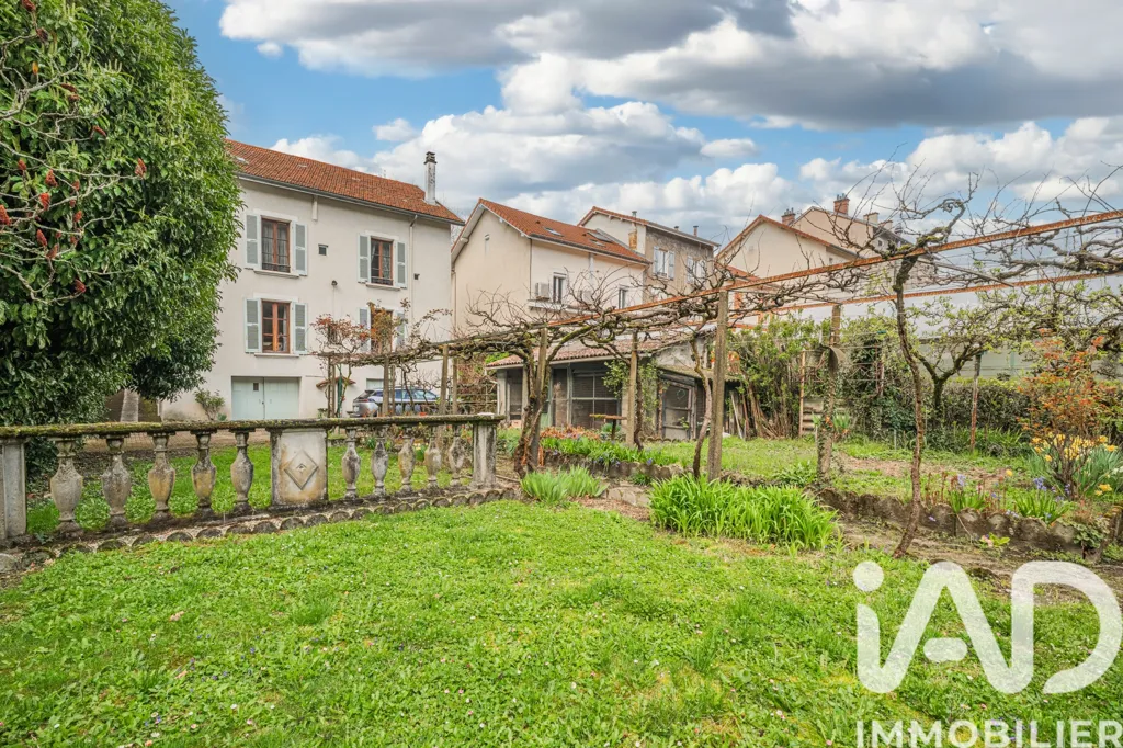 Jardin - Maison avec Jardin et Garage à Jarrie