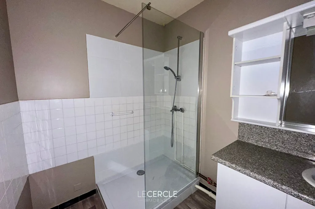 Salles de bain - Appartement 2 Pièces avec Balcon à Senlis