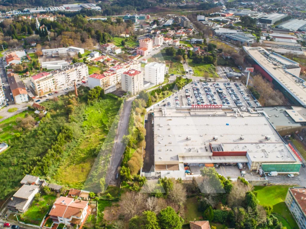 Õhuvaade - Construction Plot with Central Location in São João da Madeira
