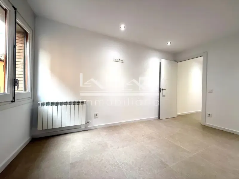 Pièces - Modern Flat with Balcony in Vic Centre