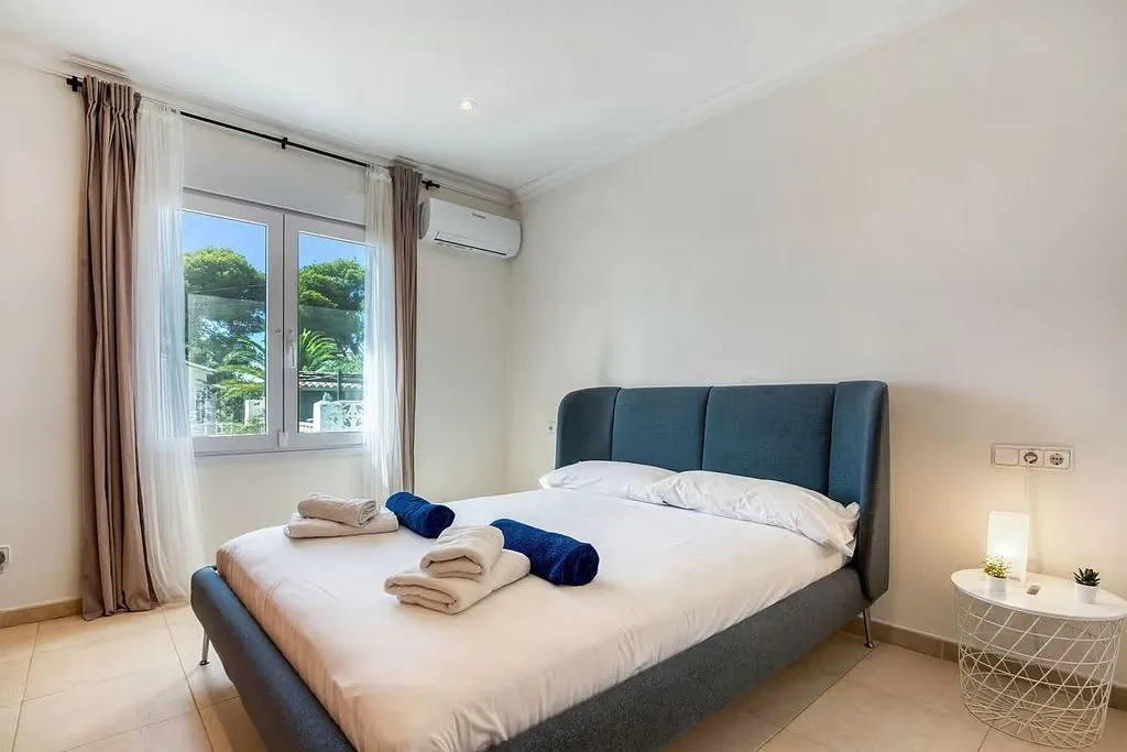 Bedrooms - Chalet with Sea View and Pool in Cap Martí