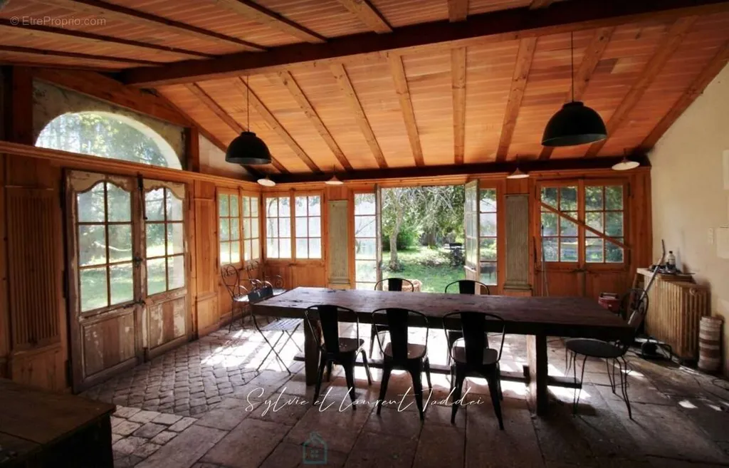 Maison 12 pièces à Montendre