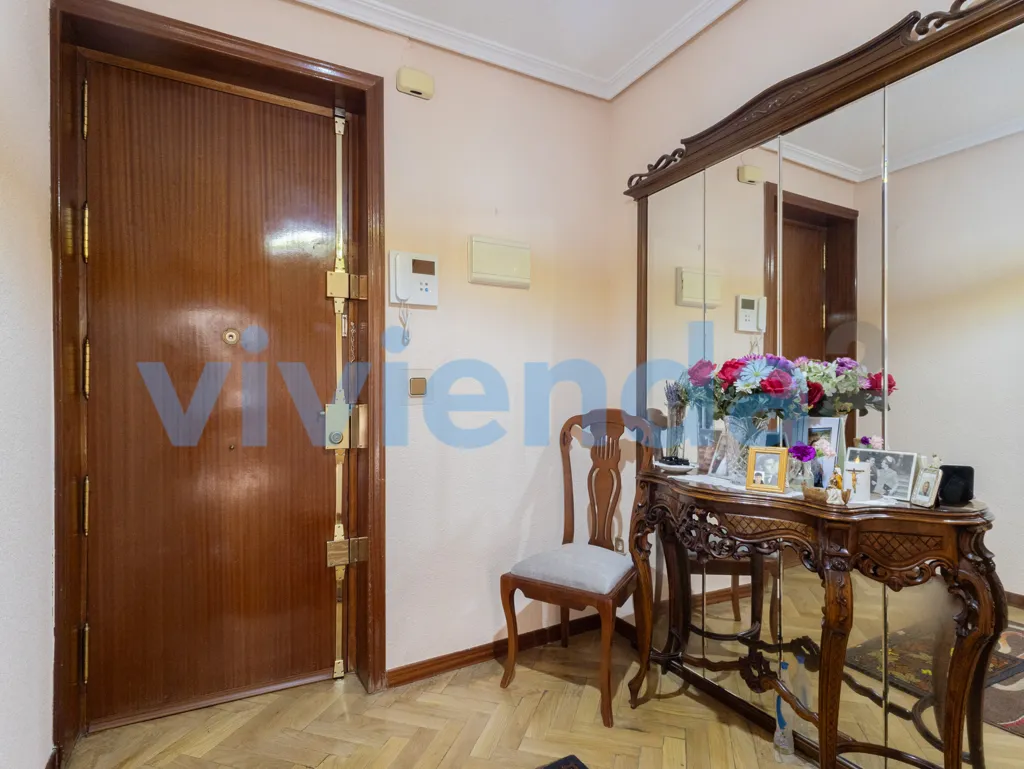 Esik - Palace Flat with Terrace in Calle Campomanes