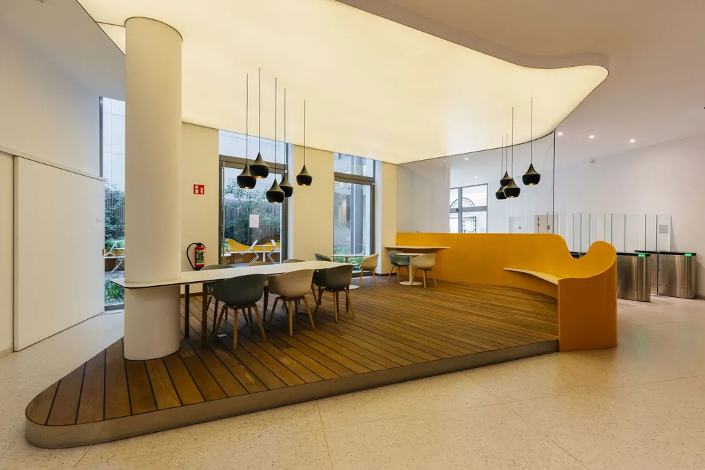 Salle à manger - Bureau Stratégiquement Situé à Bruxelles