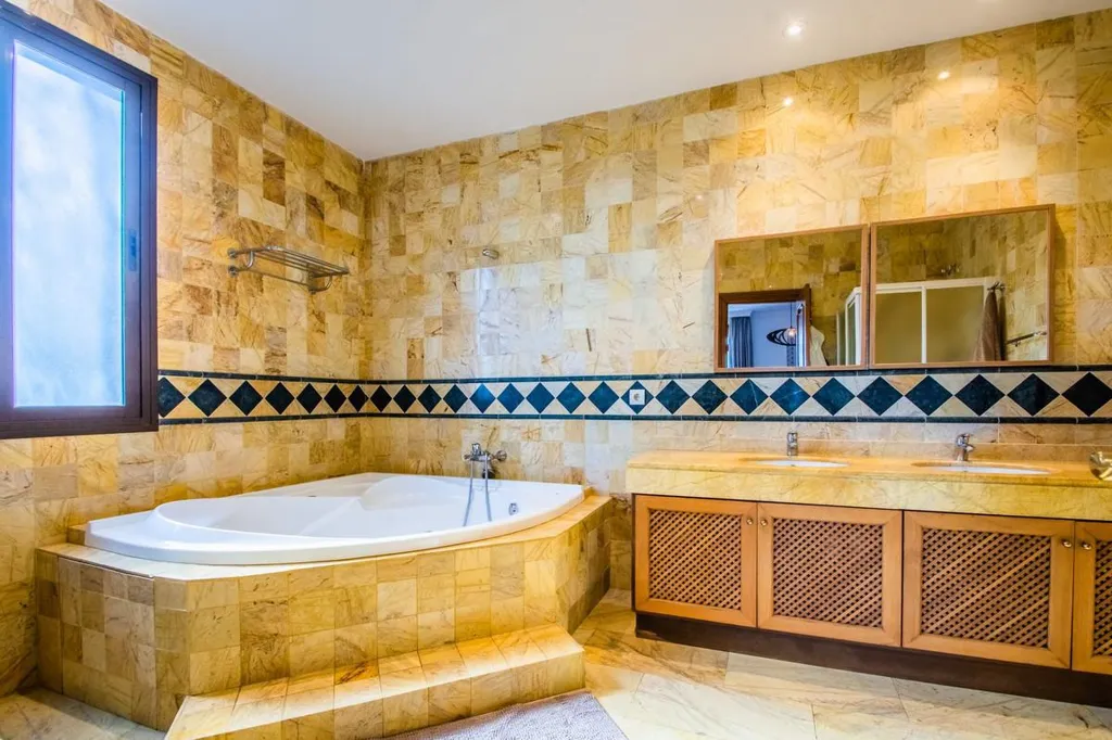 Salles de bain - Beachfront Penthouse with Jacuzzi in Estepona