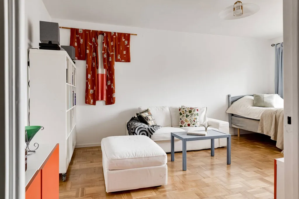 Chambres - Spacious 1st Floor Flat with Garden View in Kirseberg