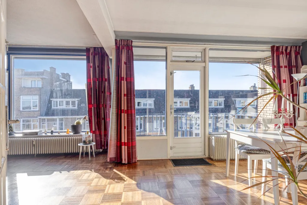 Söögituba - Galerij Flat with Lift in Rotterdam Centre