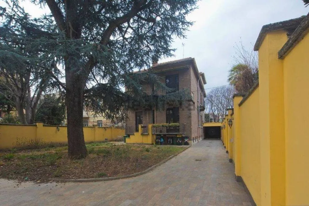 Välivaade - Luxury Villa with Garden and Parking in Turin
