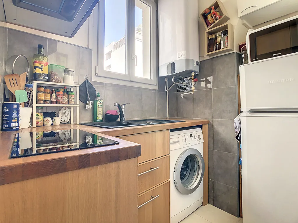 Köök - 2-Bedroom Parisian Flat with Courtyard View