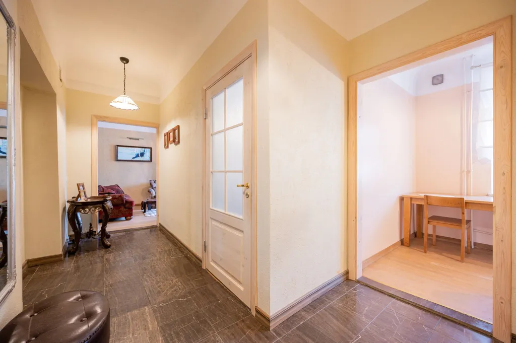 hallway_entrance