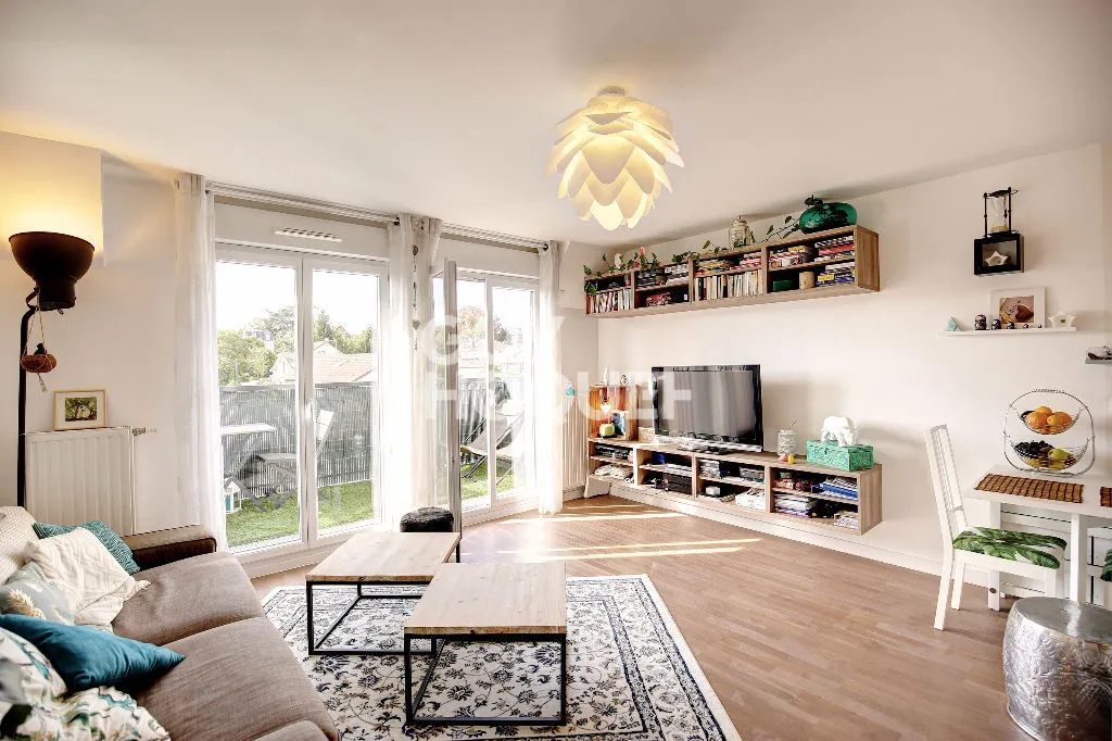 Séjour - Appartement 3 Pièces avec Balcon à l'Ouest au Centre-Ville
