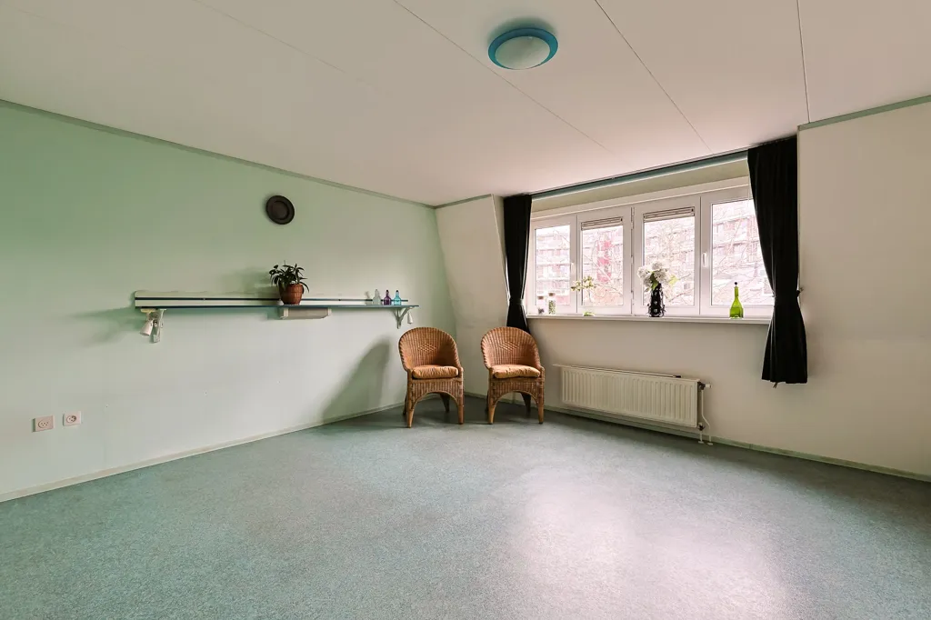Kabinet - Playfully Designed Corner Home with Patio in Leiderdorp