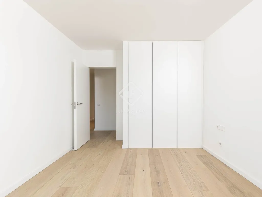 Pièces - Renovated Apartment with Terrace in Eixample Right