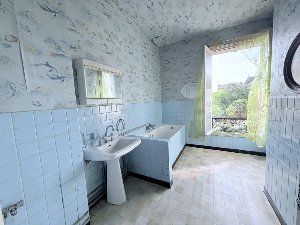 Bathrooms - Traditional Townhouse near Compiègne Centre