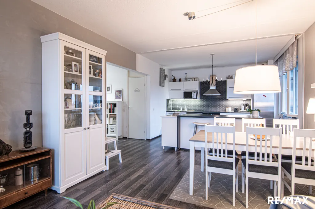Salle à manger - Renovated Flat with Glazed Balcony in Nättinummi