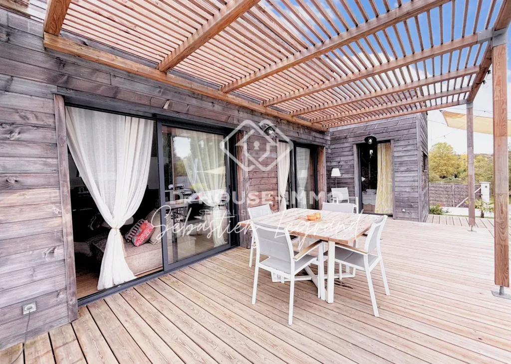 Terrasse - Maison en Bois avec Piscine à Bonnetan