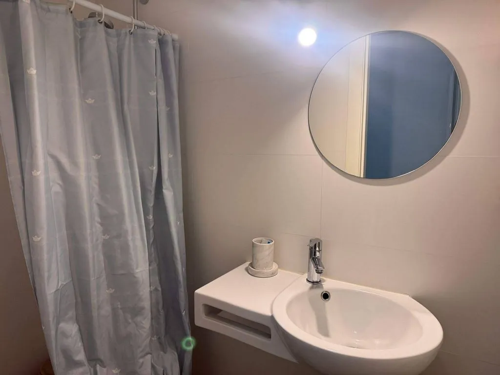 Bathrooms - Luxury Flat with Pool on Arroyofresno Street, Madrid