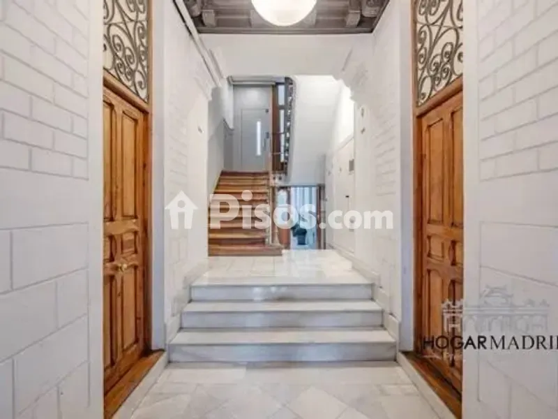 Entrée - Classic Apartment with Balconies in Jerónimos