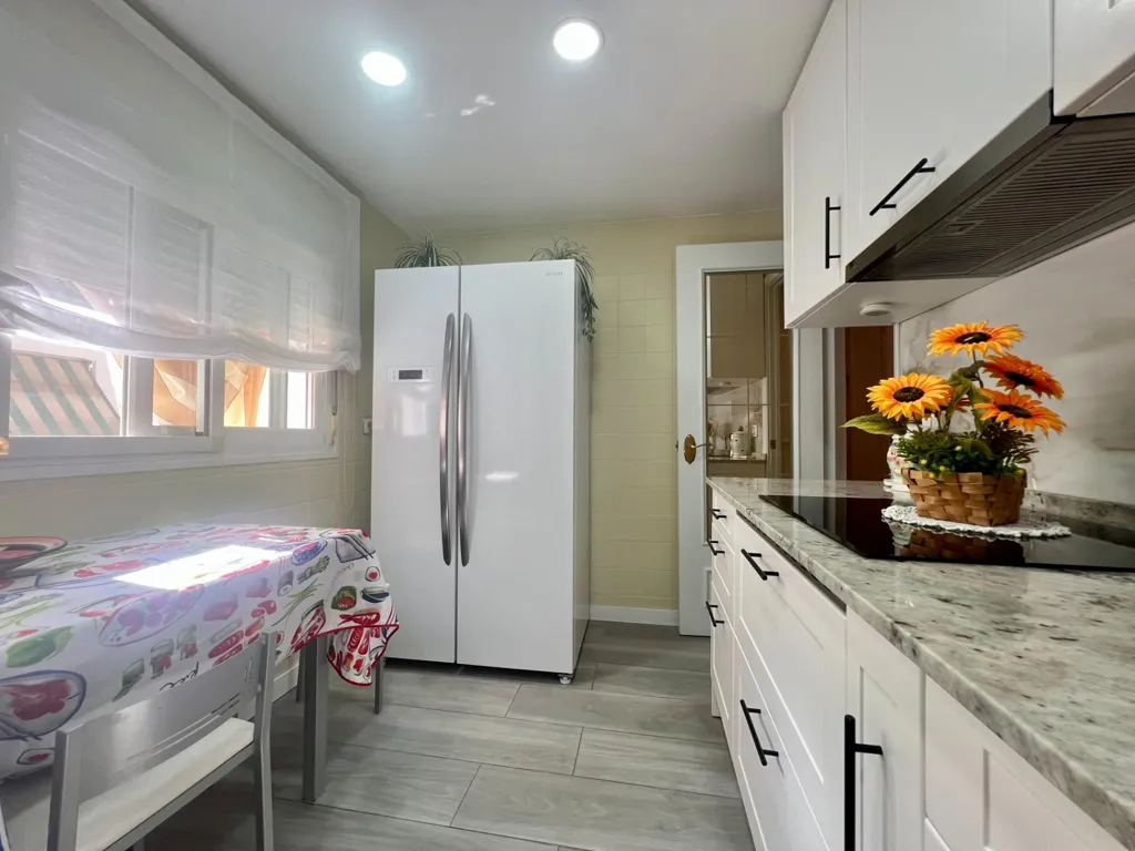 Cucina - Bright Apartment with Terrace in Parque Azahara