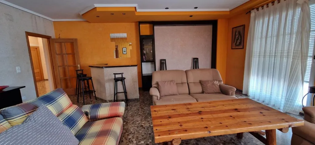 Elutuba - Spacious House with Terrace in Moncada