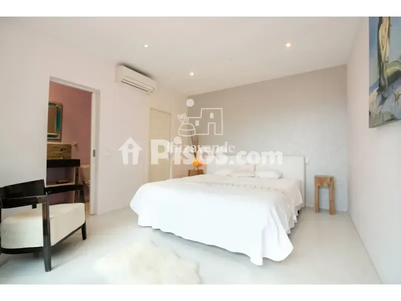 Bedrooms - Villa with Sea Views in Cap Martinet