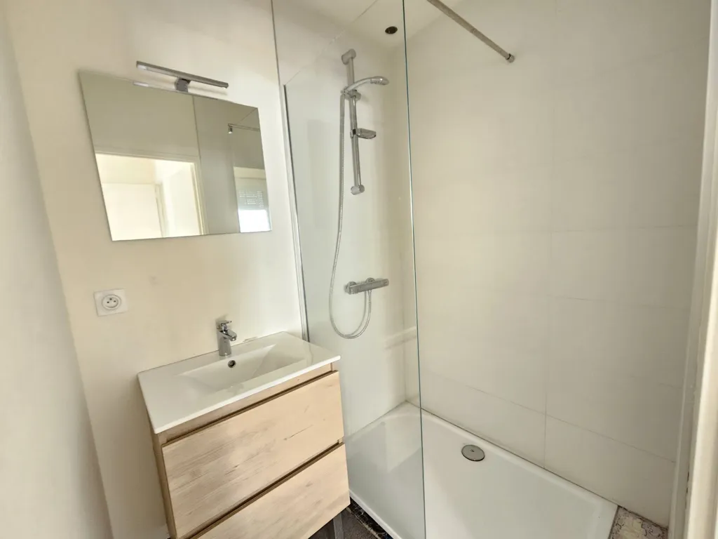 Bagni - 2-Bed Apartment with Ascender in Saint-Étienne