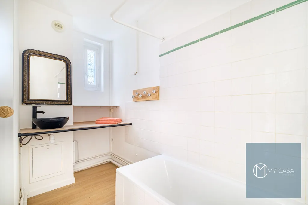 Salles de bain - Appartement Lumineux avec Jardin à Valmy